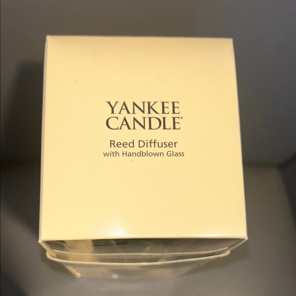 Yankee Candle Green Handblown Glass Reed Diffuser